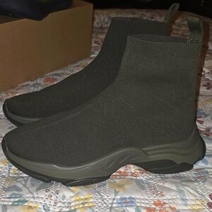 STEVE MADDEN MENS 10 SOCK BOOT  LUXURY OLIVE